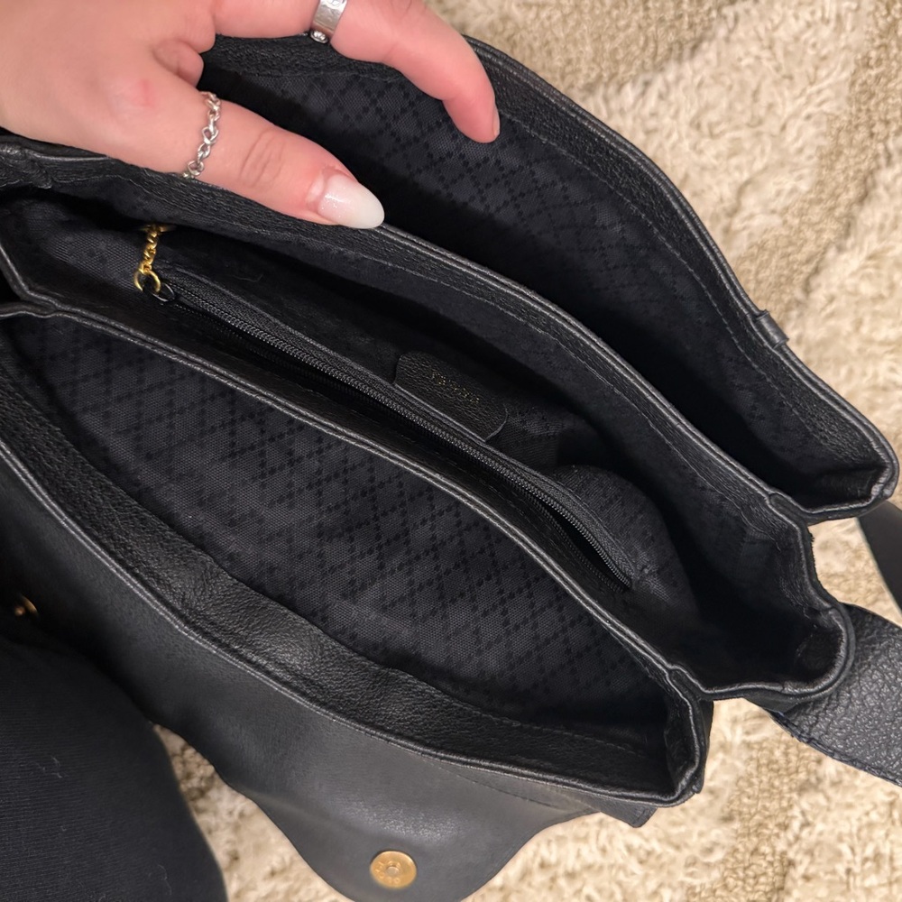 Gucci Vintage Black Shoulder Bag with Gold Detail - Picture 5 of 8